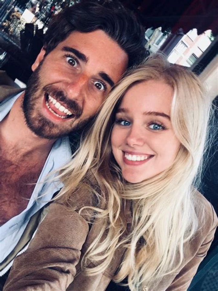 Age, Height, Husband, And Art