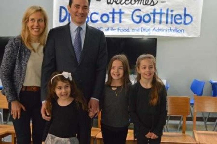 Scott Gottlieb MD, Bio, Facts, Net Worth, Salary, Married