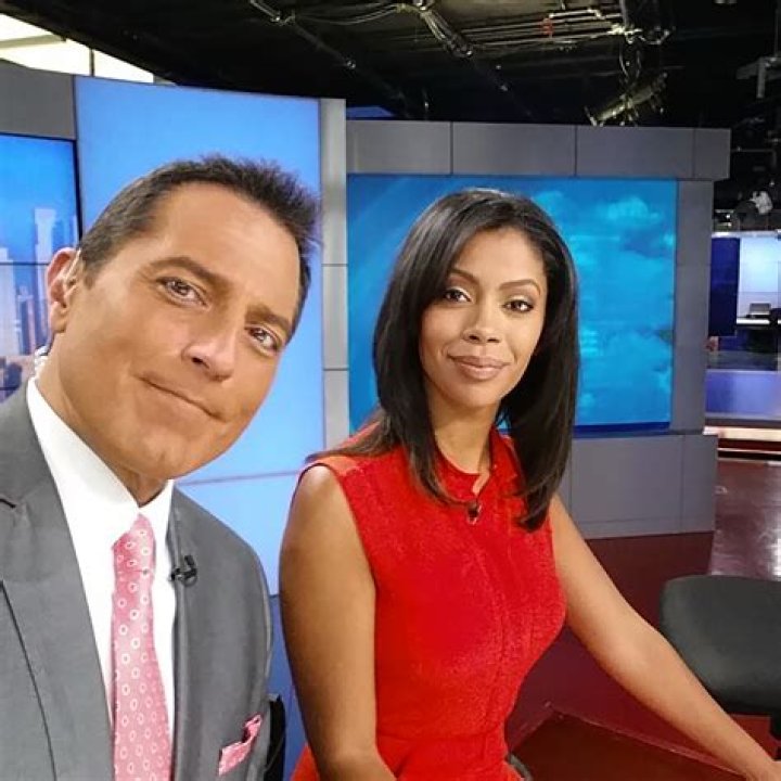 The ABC 7's Eyewitness News anchor Shirleen Allicot is married to her husband Jesse Gilmer.