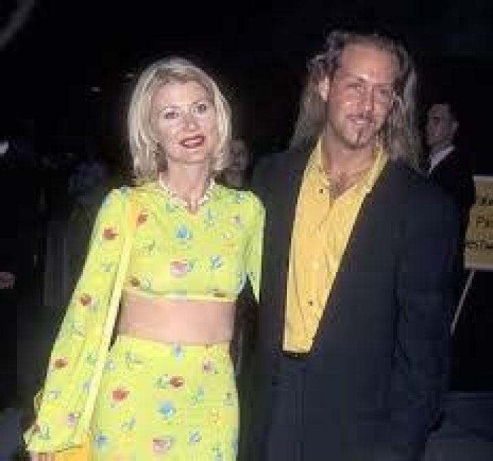 Well known American actress, Beth Broderick Is In A Marital Relationship With Scott Paetty.